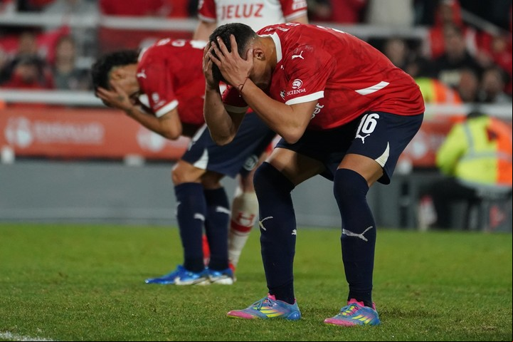 Independiente cayó con la frente en alto y su público lo despidió con aplausos. Foto: Juano Tesone.
