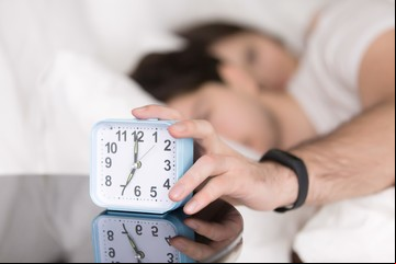 Por qué algunas personas se despiertan antes de que suene el despertador: la ciencia tiene la respuesta