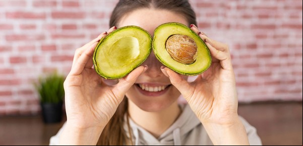 Dejá de tirar la cáscara de palta: 4 ideas sustentables para ahorrar, cuidar tu piel y mejorar tus plantas