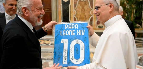 La broma del Papa al recibir al Nápoli campeón de Italia: "Se dice que soy romanista"