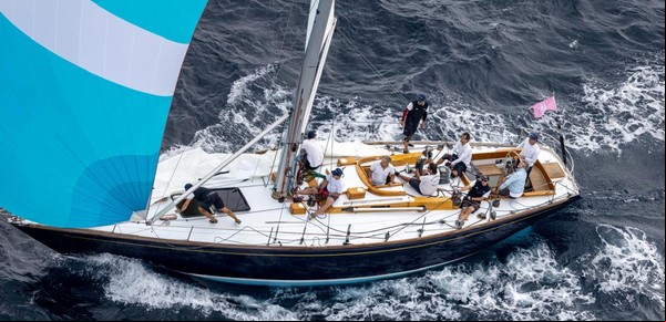 El mítico velero argentino “Matrero” navega las aguas de San Remo y afronta el mayor reto mediterráneo del semestre